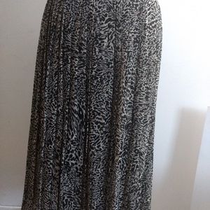 Jones New York pleated skirt